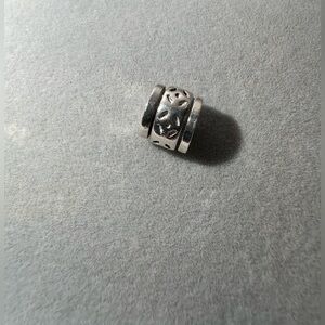 PANDORA RETIRED OPEN CIRCLE PATTERN STERLING SILVER CHARM #790205
